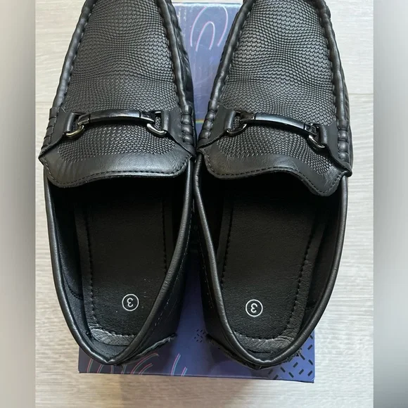 Black loafers Casual Slip-On Moccasin Flats Boys Dress Shoes - Picture 3 of 8